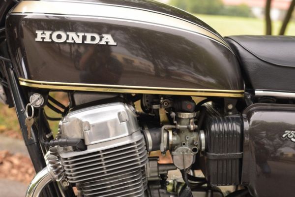 honda-cb750-bologna-03A0E27AEE-099E-C12F-281D-4C453E6588E0.jpg