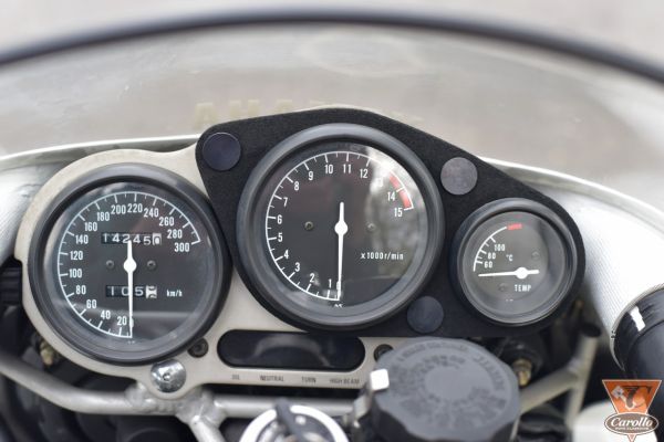 yamaha-fzr-750-r-ow01-1053D37AFD-9DAA-0A0B-C7C1-73644A18A08E.jpg