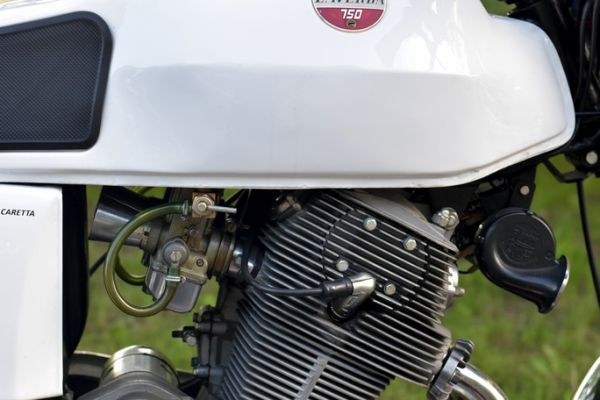 laverda-750-f-3E7A0D0DF-415D-3F53-F679-D6613C555A64.jpg