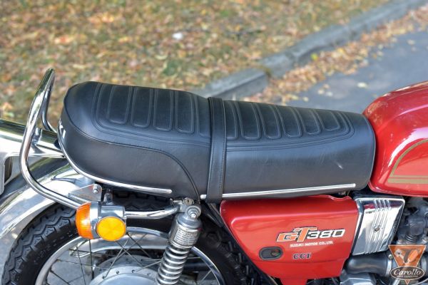 suzuki-gt380-san-dona-54CA4B1B3-8575-2AC5-0A7D-424162F40184.jpg