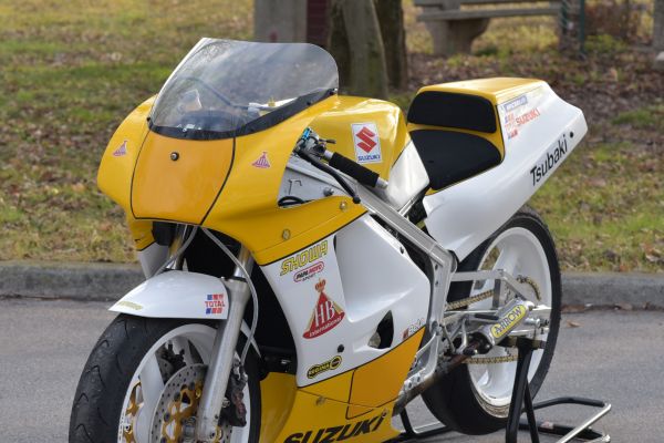 suzuki-rg500-racing-valerio-05FB7B94F3-B1C1-E11F-F69F-EEA7E2BE86F0.jpg